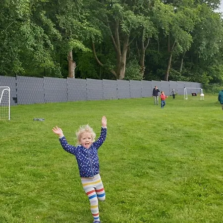 Lejlighed Fruehling In Der Waldrand Mit Grossem Garten