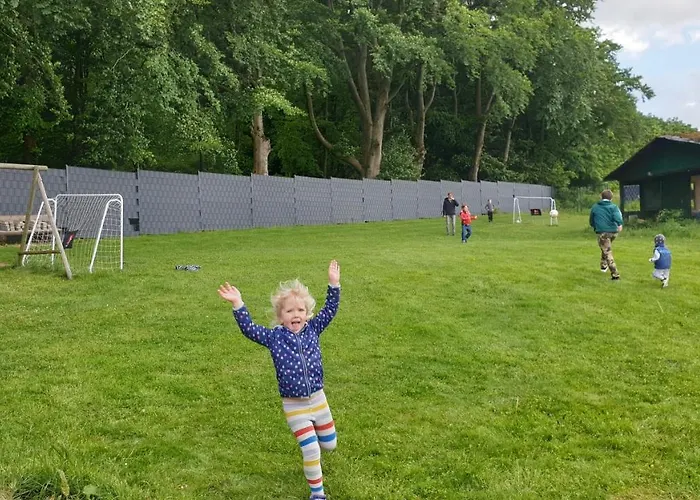 Daire Fruehling In Der Waldrand Mit Grossem Garten